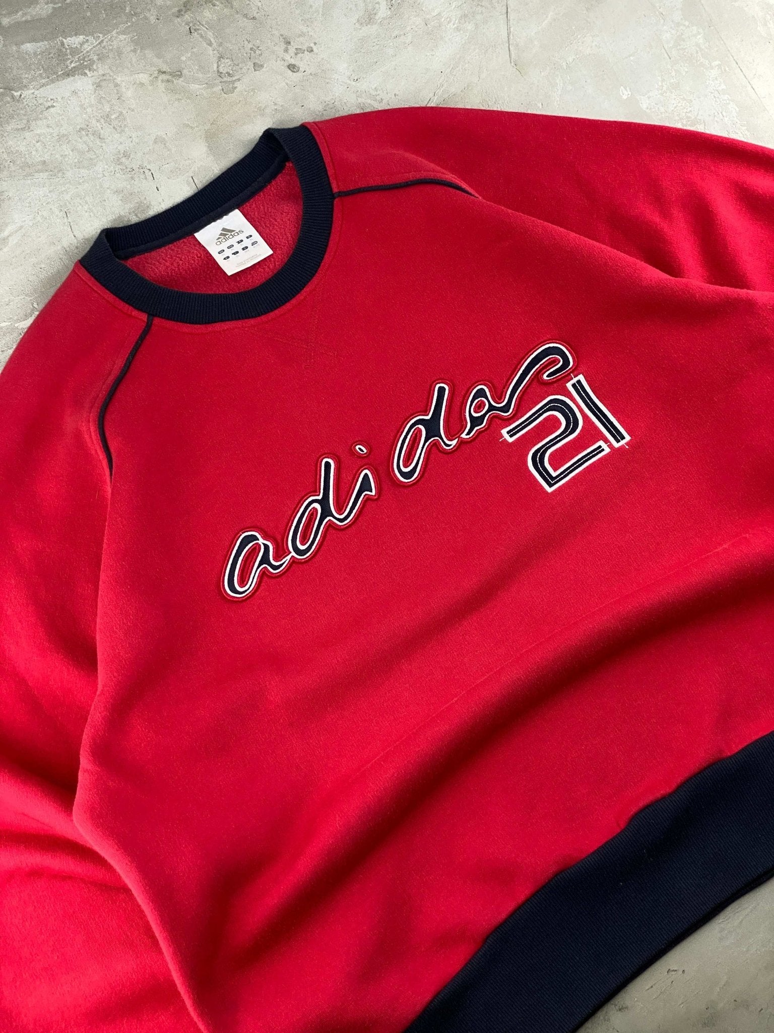 VINTAGE 00s ADIDAS CREWNECK SWEATSHIRT SPELLOUT LOGO RED (XL) - XL - grabbers.studio