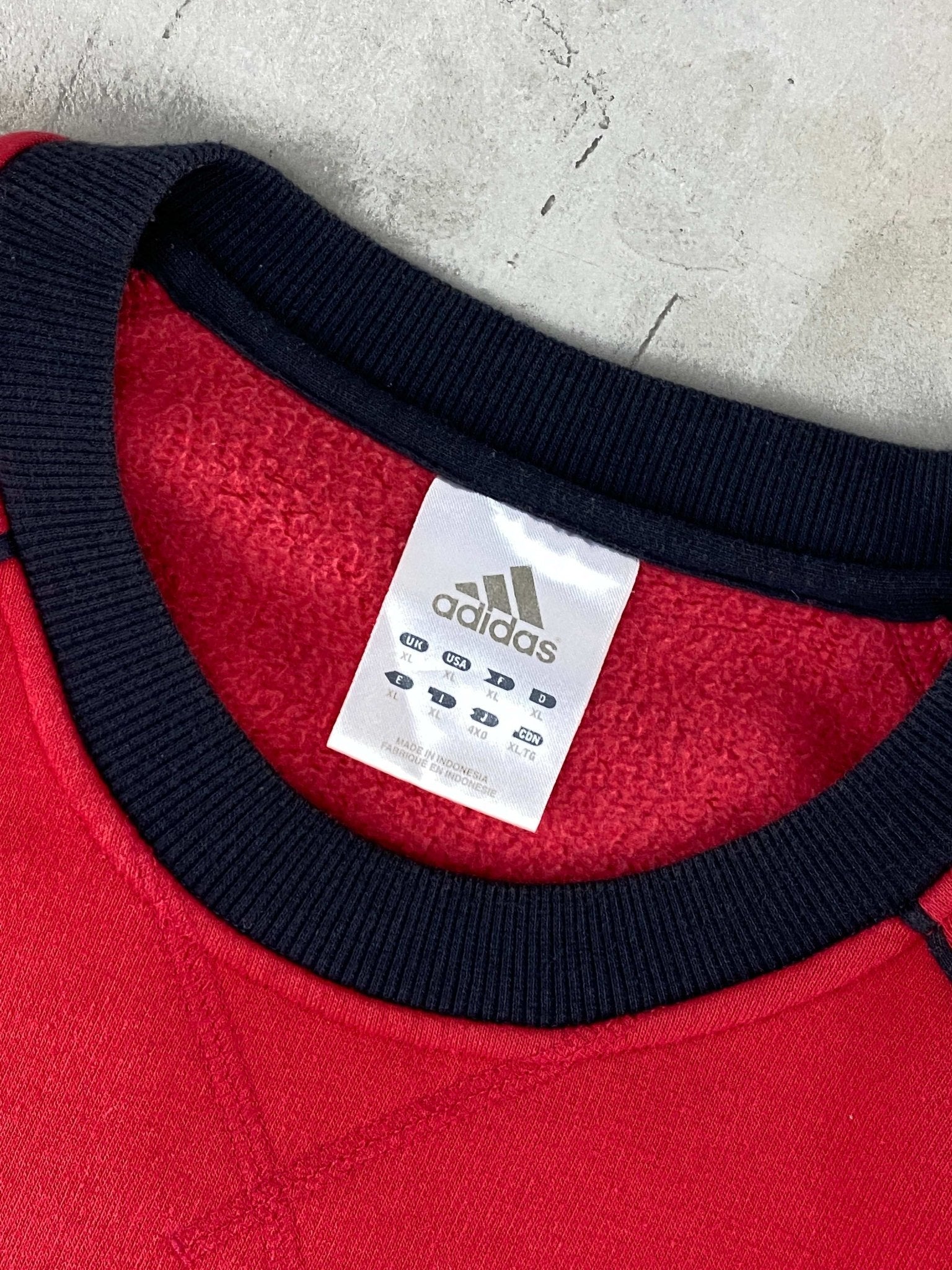 VINTAGE 00s ADIDAS CREWNECK SWEATSHIRT SPELLOUT LOGO RED (XL) - XL - grabbers.studio