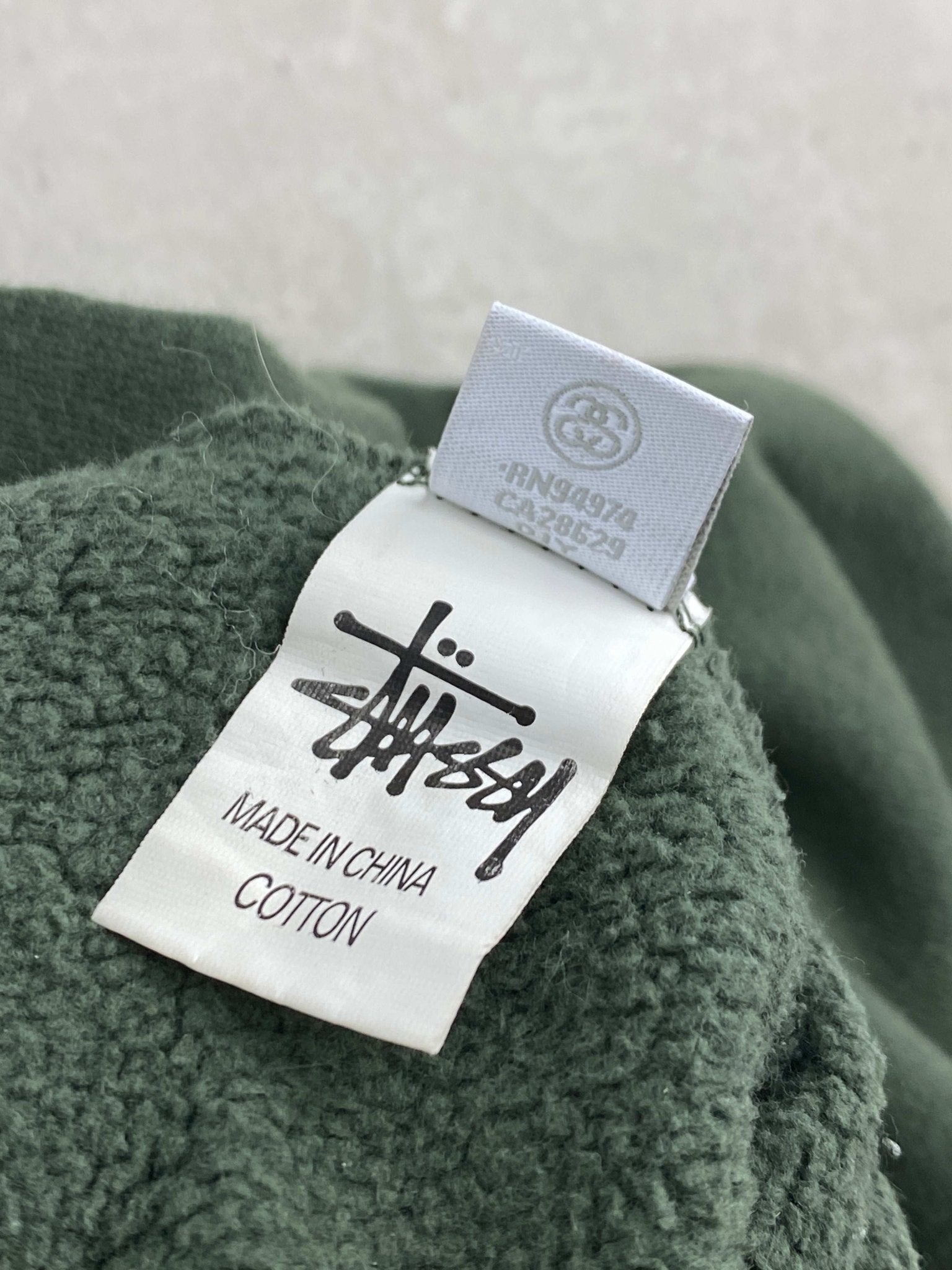 VINTAGE 00s STUSSY SPELLOUT LOGO CREWNECK OLIVE (XL) - XL - grabbers.studio