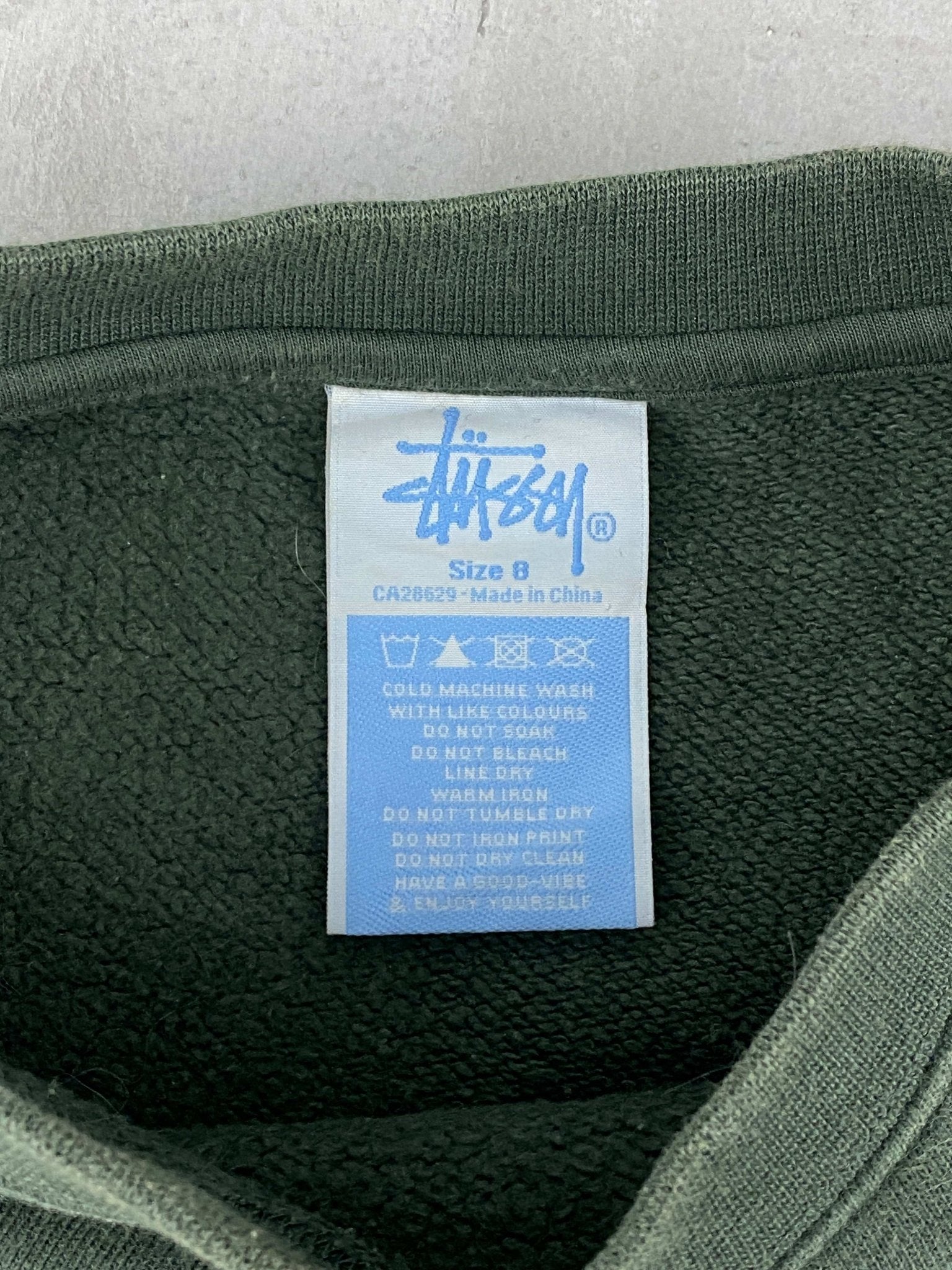 VINTAGE 00s STUSSY SPELLOUT LOGO CREWNECK OLIVE (XL) - XL - grabbers.studio