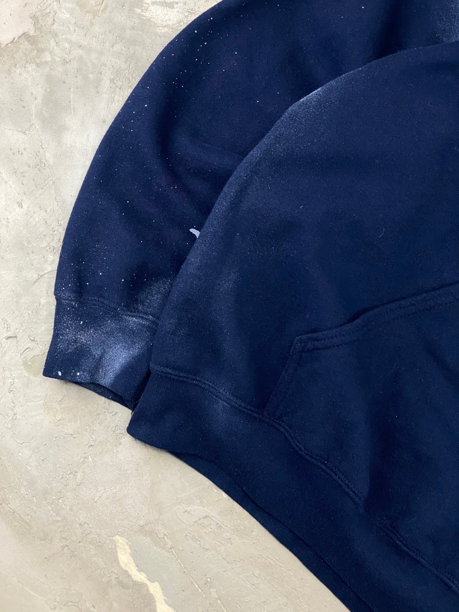 VINTAGE GILDAN COLLEGE STYLE HOODIE BOXY FIT PAINT FADED BLUE NAVY (L) - L - grabbers.studio
