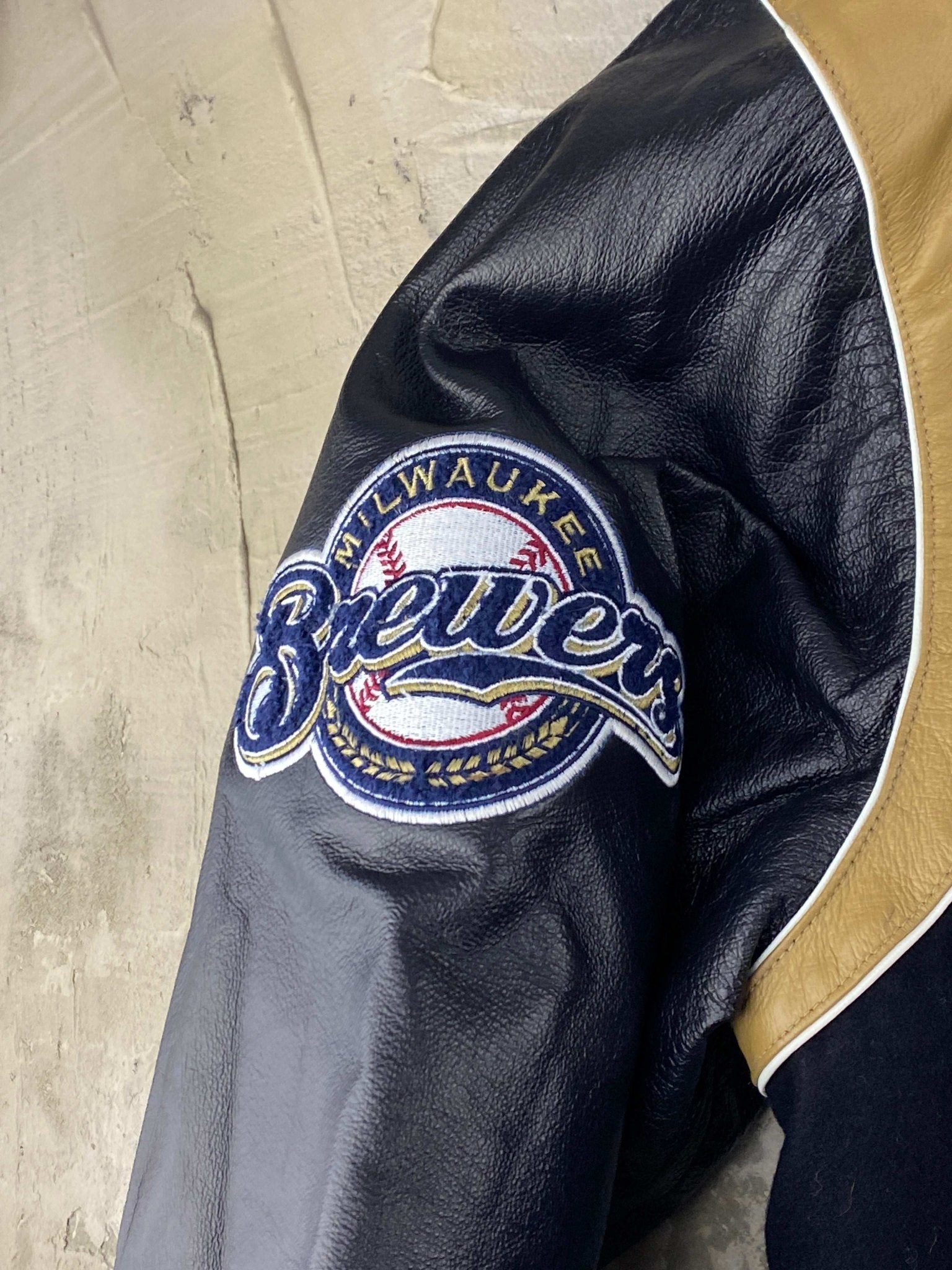 VINTAGE JH DESIGN VARSITY JACKET MILWAUKEE BREWERS DOUBLE FACE BLACK (XL) - XL - grabbers.studio