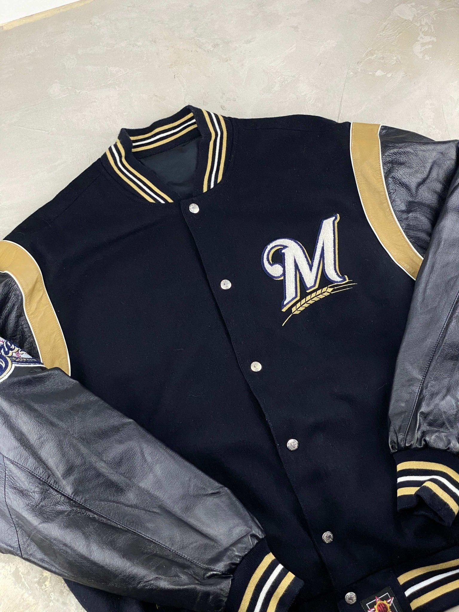 VINTAGE JH DESIGN VARSITY JACKET MILWAUKEE BREWERS DOUBLE FACE BLACK (XL) - XL - grabbers.studio