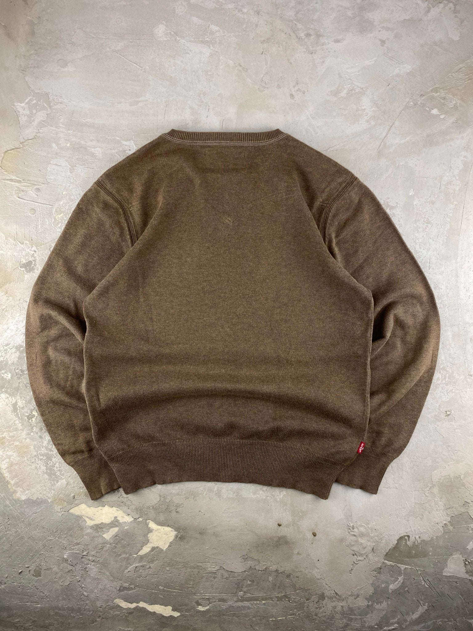 VINTAGE LEVIS VNECK SWEATER BROWN (L) - L - grabbers.studio